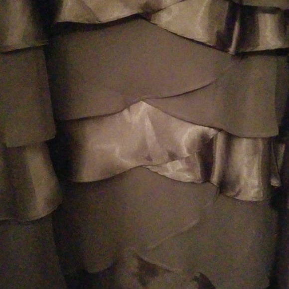 Elegant formal gown - Picture 3 of 5